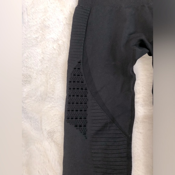 Gymshark Black Seamless Leggings with Stitching Design - Picture 12 of 15